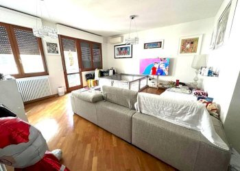 Salone - Trilocale via Giovanni Battista Morgagni, Bologna (zona Centro Storico) - foto 1