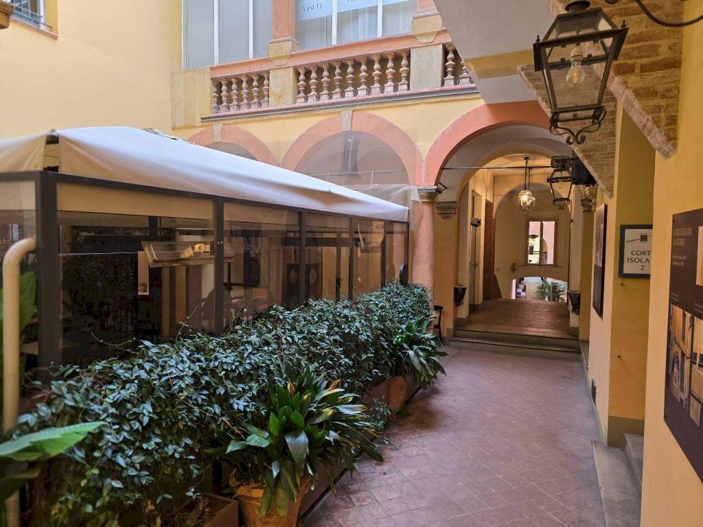 Interno palazzo - Four-room apartment via Santo Stefano, 10, Bologna (neighborhood Centro Storico) - photo 2