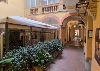 Interno palazzo - Quadrilocale via Santo Stefano, 10, Bologna (zona Centro Storico) - foto 2