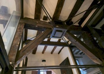 Scala - Quadrilocale via Santo Stefano, 10, Bologna (zona Centro Storico) - foto 5