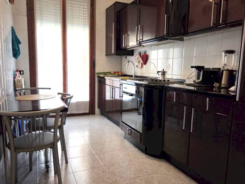 Cucina - Trilocale via Isonzo, 6, Sesto San Giovanni - foto 3