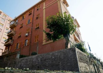 Facciata - Trilocale via Coronata, 35B, Genova (zona Cornigliano) - foto 1