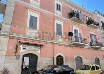 Edificio all\'aperto - Monolocale Via Maiorano
 
55, Trani - foto 5