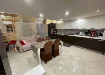 Sala da pranzo - Monolocale Via Maiorano
 
55, Trani - foto 7