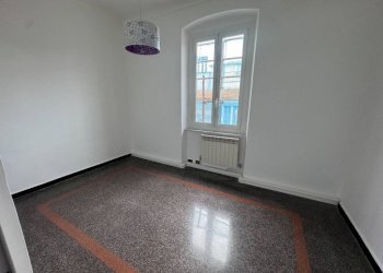 Camera da letto - Trilocale viale Carlo Canepa, Genova (zona Sestri Ponente) - foto 3