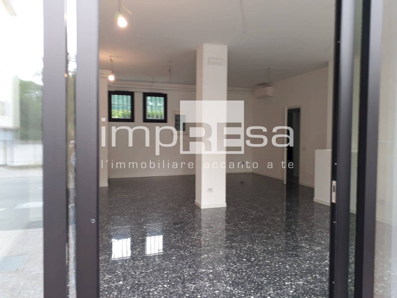 Foto 1 - Negozio v.le 4 novembre, Treviso - foto 1