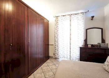 Camera da letto - Two-room apartment via Sesia, 8, Torino (neighborhood Barriera Milano) - photo 23