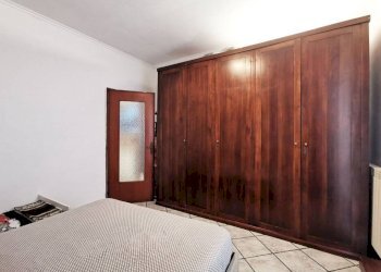 Camera da letto - Two-room apartment via Sesia, 8, Torino (neighborhood Barriera Milano) - photo 31