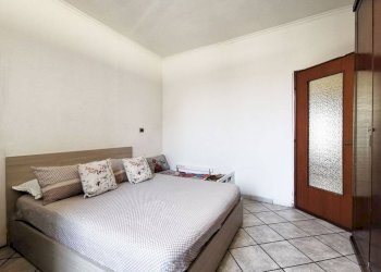 Camera da letto - Two-room apartment via Sesia, 8, Torino (neighborhood Barriera Milano) - photo 32