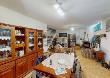 Sala da pranzo - Villa Via Bozzolo
 
3, Brugnato - foto 14