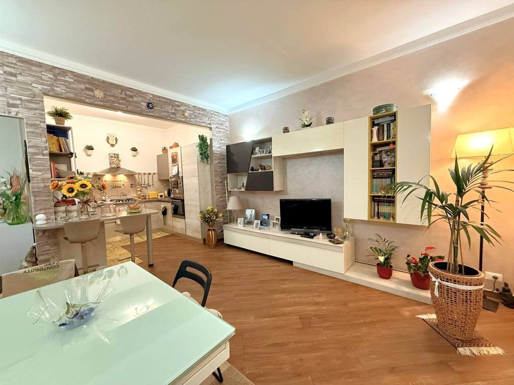 Soggiorno - Trilocale viale Pio VII, 50, Genova (zona Quarto) - foto 1