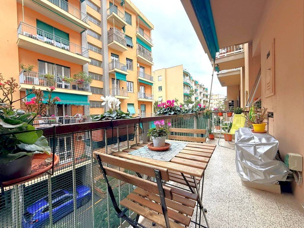 Balcone - Trilocale viale Pio VII, 50, Genova (zona Quarto) - foto 3