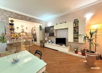 Soggiorno - Trilocale viale Pio VII, 50, Genova (zona Quarto) - foto 1