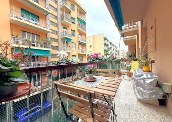 Balcone - Trilocale viale Pio VII, 50, Genova (zona Quarto) - foto 3