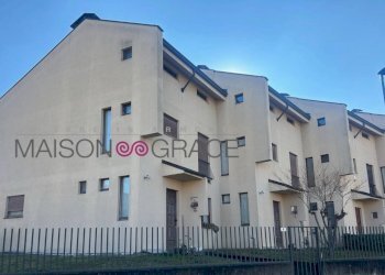 Facciata - Villa a Schiera via Ascanio Sobrero, 5, Alba - foto 1