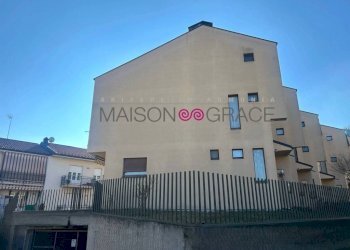 Facciata - Villa a Schiera via Ascanio Sobrero, 5, Alba - foto 2