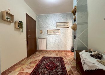 Three-room apartment Via Galluzia, Banchette - photo 24