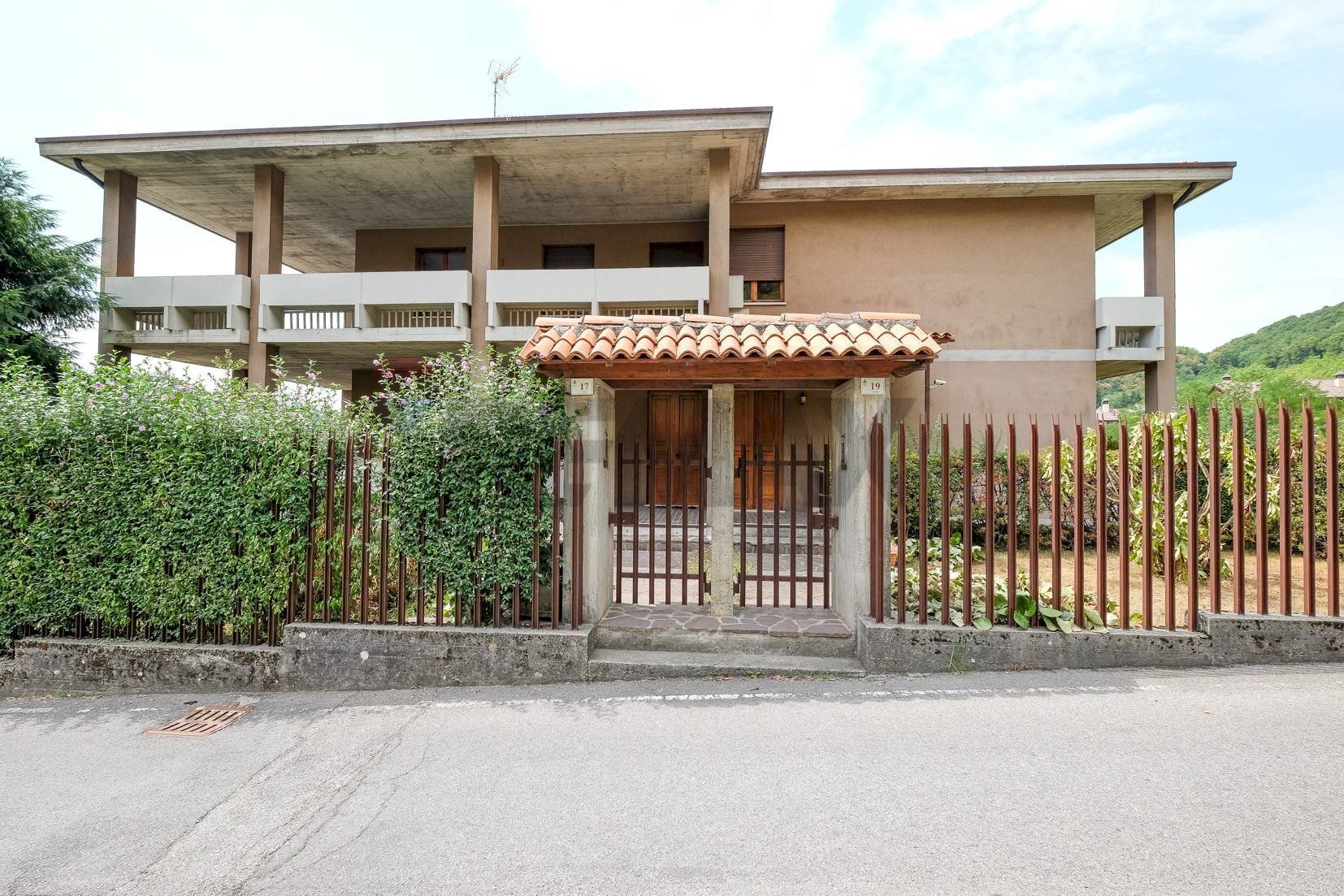 Casa indipendente Burligo, 17 
 Palazzago, Palazzago - foto 1