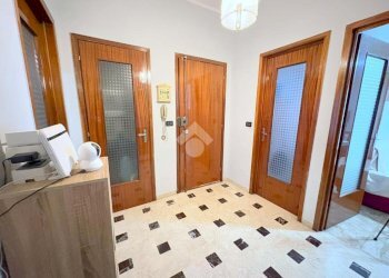 Three-room apartment Via Torino, San Francesco al Campo - photo 2