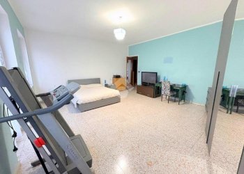 Three-room apartment Via Torino, San Francesco al Campo - photo 8