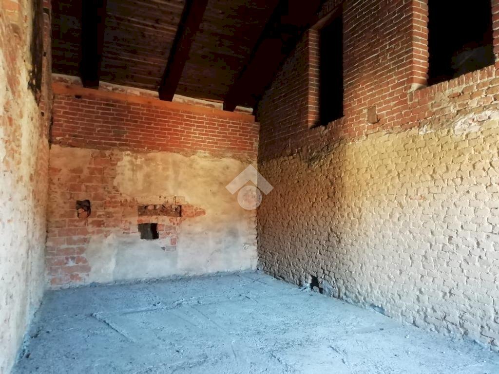 Casa semi indipendente Piazza V. Emanuele II, San Giorgio Canavese - foto 3