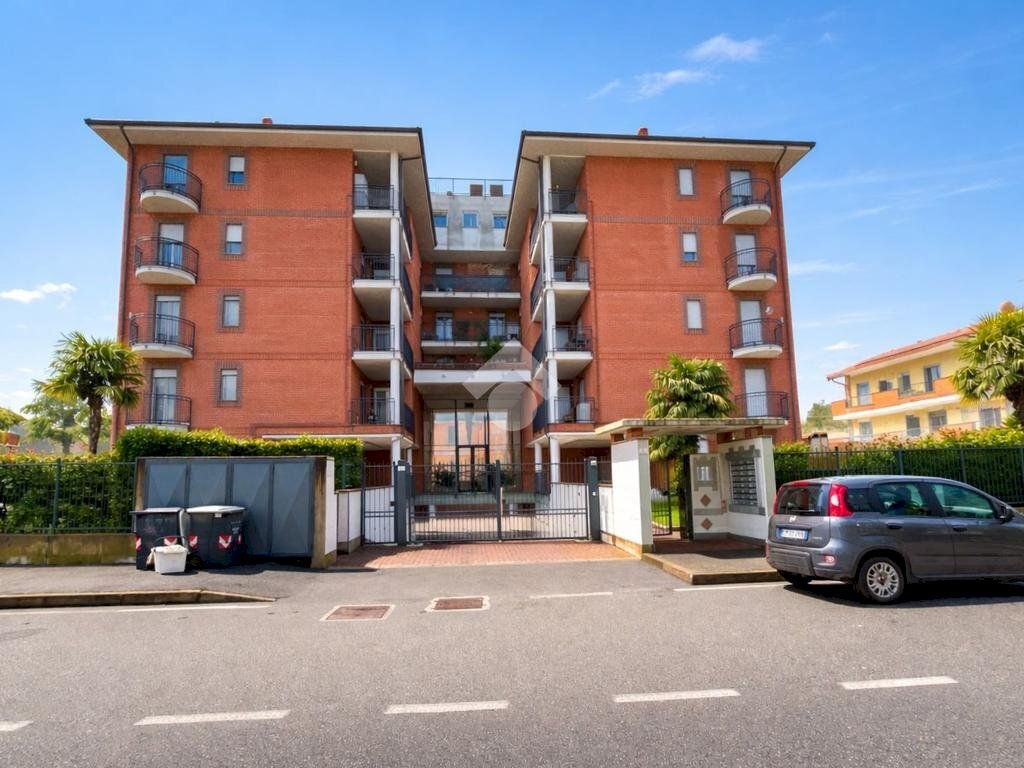 Three-room apartment Via Della Costituzione, Galliate - photo 1