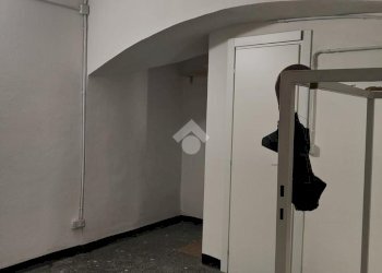 Shop Via di fossatello, Genova - photo 16