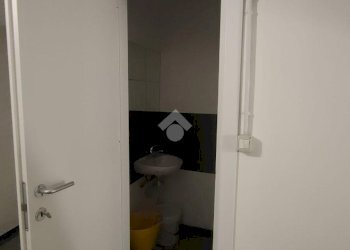 Shop Via di fossatello, Genova - photo 21