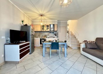 Three-room apartment Via Cartiano, Borghi - photo 1