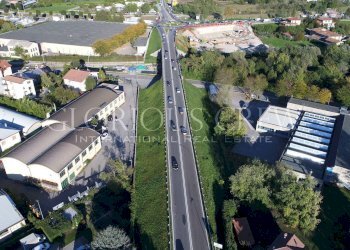 Foto 1 - Shop Via Luigi Zappa, Erba - photo 1