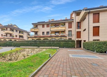 Edificio all\'aperto - Trilocale Via Bazzana Inferiore
 
4, Assago - foto 1