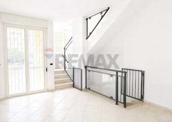 Scale - Villa a Schiera Via Luigi Marinelli Giovene
 
5, Bari - foto 7