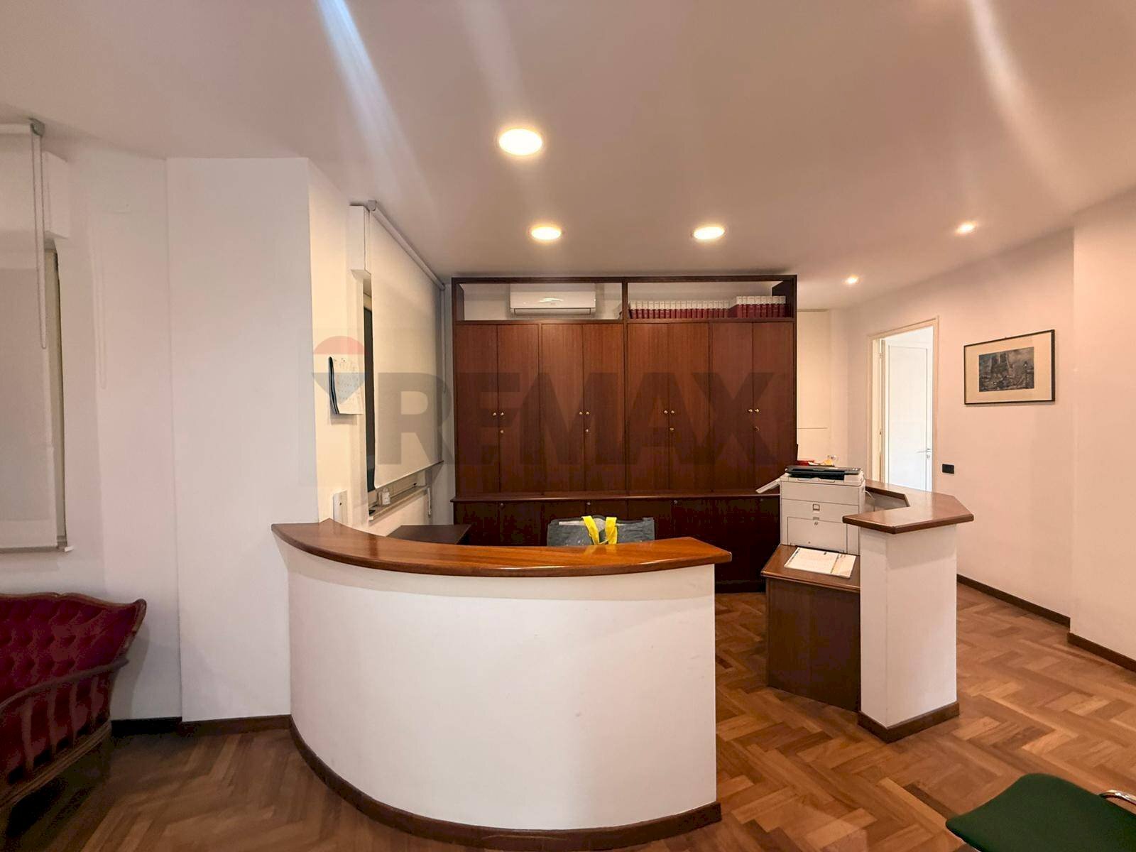 Front/Office - Appartamento Via Massimo D'azeglio
 
27/b, Palermo - foto 1