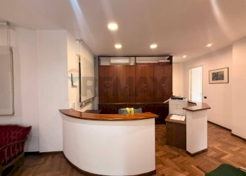 Front/Office - Appartamento Via Massimo D'azeglio
 
27/b, Palermo - foto 1