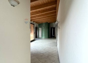 Hall / corridoio - Quadrilocale Via Breccia
 
9, Dragoni - foto 13