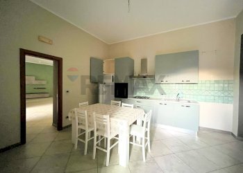 Sala da pranzo - Quadrilocale Via Breccia
 
9, Dragoni - foto 14