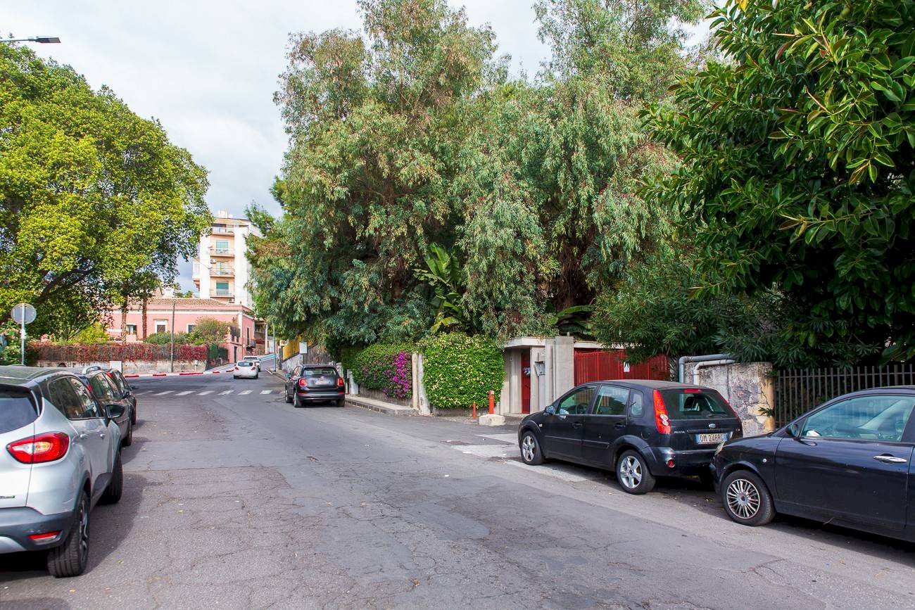 Edificio all\'aperto - Quadrilocale Via Santa Sofia
38, Catania - foto 2