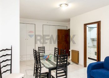 Sala da pranzo - Quadrilocale Via Santa Sofia
 
38, Catania - foto 1