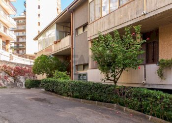 Edificio all\'aperto - Quadrilocale Via Santa Sofia
 
38, Catania - foto 3