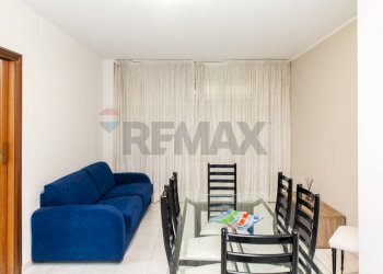 Sala da pranzo - Quadrilocale Via Santa Sofia
 
38, Catania - foto 15