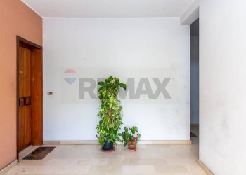 Ricezione / Lobby - Quadrilocale Via Santa Sofia
 
38, Catania - foto 34