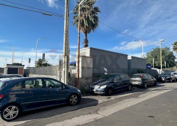 Edificio all\'aperto - Locale Commerciale Via Federico de Roberto
 
8, Gravina di Catania - foto 3