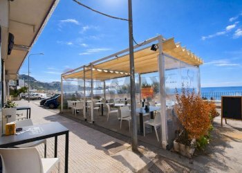 Veranda con 30/35 coperti - Bar Tavola Calda - Fredda Lungomare Tysandros
 
76/D, Giardini-Naxos - foto 3