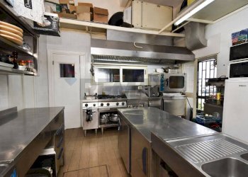 Cucina attrezzata - Bar Tavola Calda - Fredda Lungomare Tysandros
 
76/D, Giardini-Naxos - foto 17