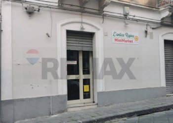 Edificio all\'aperto - Negozio Via Regina Margherita
 
79/81, Lentini - foto 1
