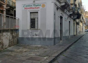 Edificio all\'aperto - Negozio Via Regina Margherita
 
79/81, Lentini - foto 2