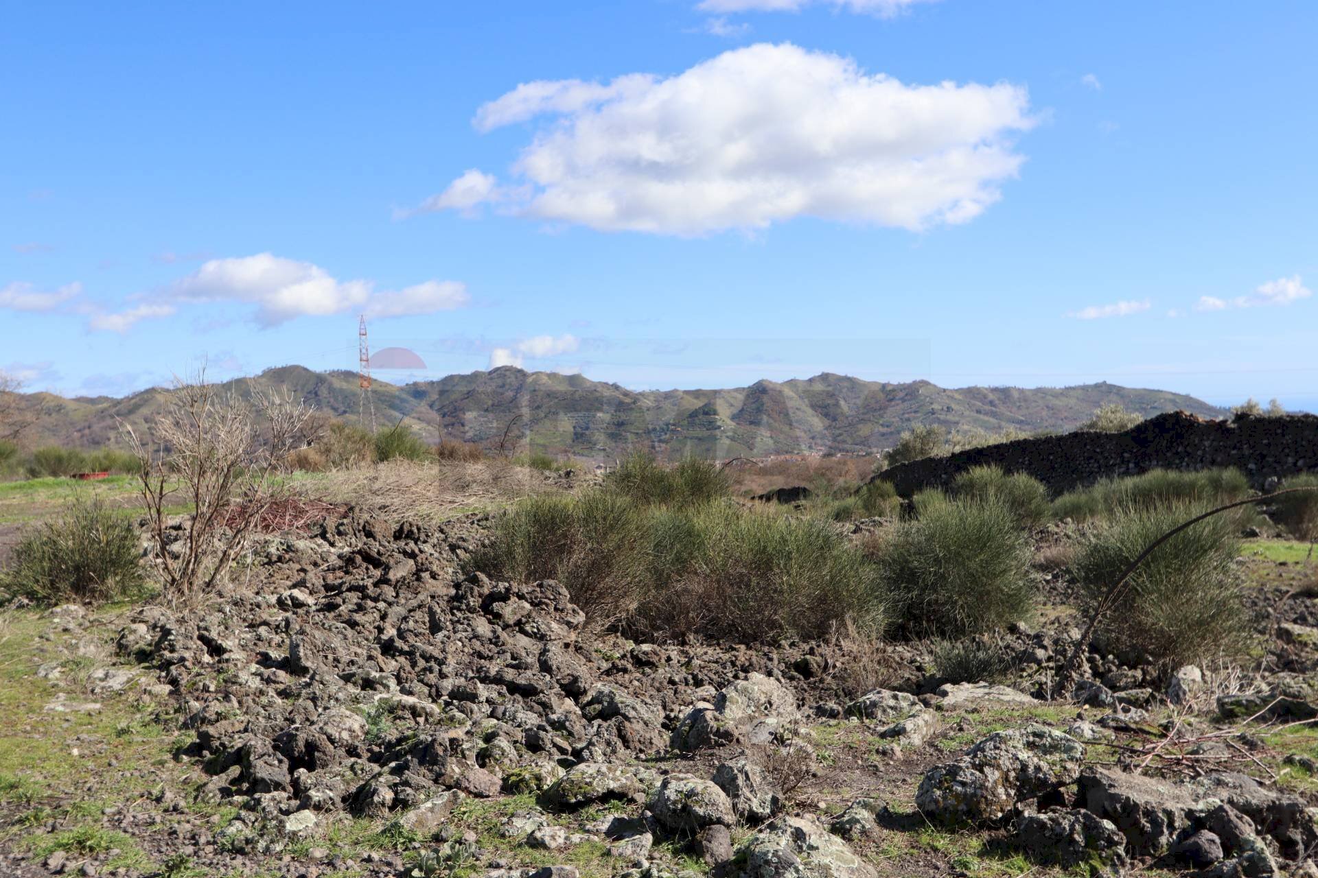 Vista delle montagne - Terreno edificabile Strada Regionale Mareneve
 
snc, Linguaglossa - foto 1
