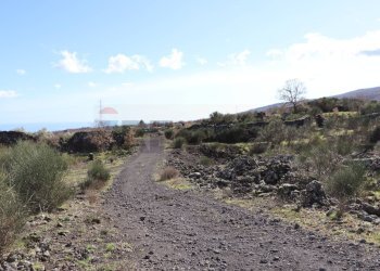 Vista delle montagne - Terreno edificabile Strada Regionale Mareneve
 
snc, Linguaglossa - foto 2