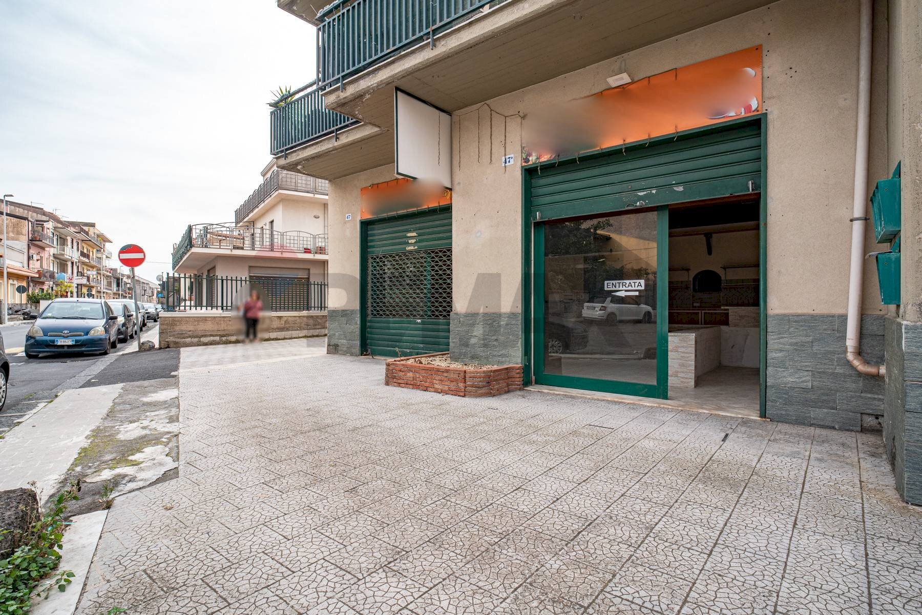 Edificio all\'aperto - Locale Commerciale Via Santa Maria di Licodia
 
47, Belpasso - foto 1