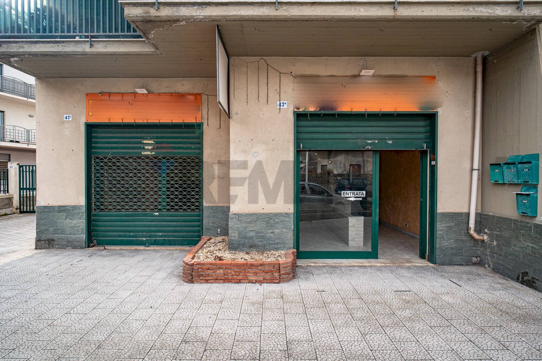 Edificio all\'aperto - Locale Commerciale Via Santa Maria di Licodia
47, Belpasso - foto 2